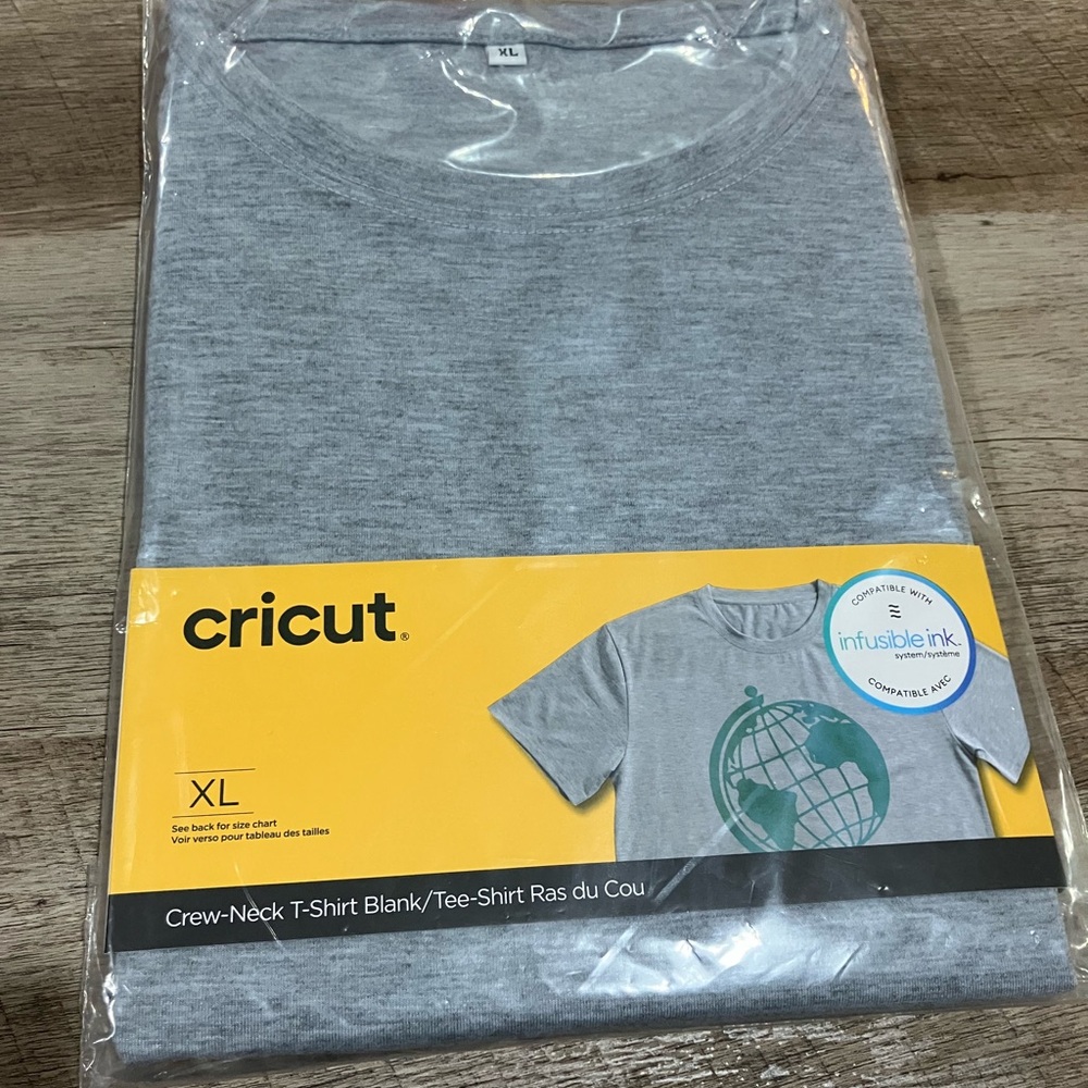 Cricut Crew-Neck Gray Short Sleeve Tee